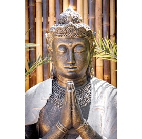 Statue bouddha half praying...