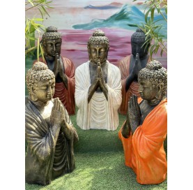 Statue de jardin bouddha half praying | Carole la Porte à Côté