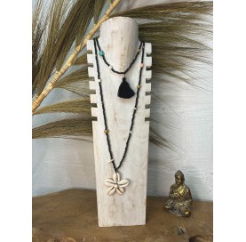 Collier pendentif fleur en coquillages