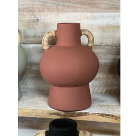 Pot en terracotta et rotin