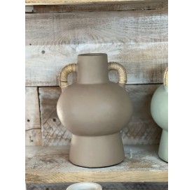 Pot en terracotta et rotin