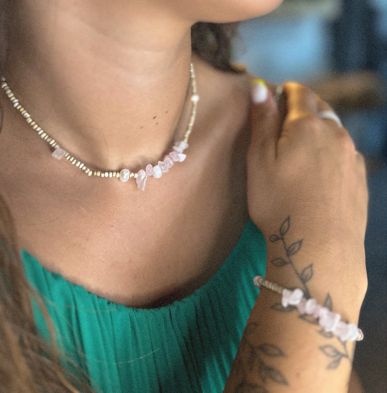 Parure collier bracelet en pierres précieuses