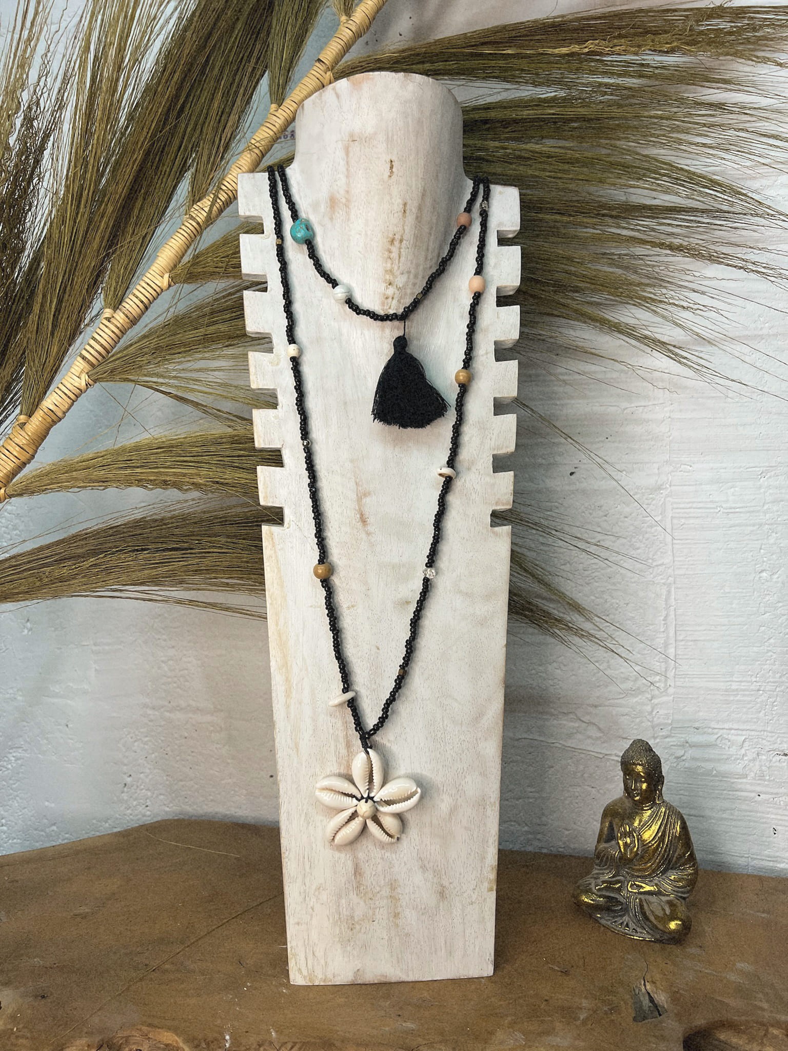 Collier pendentif fleur en coquillages